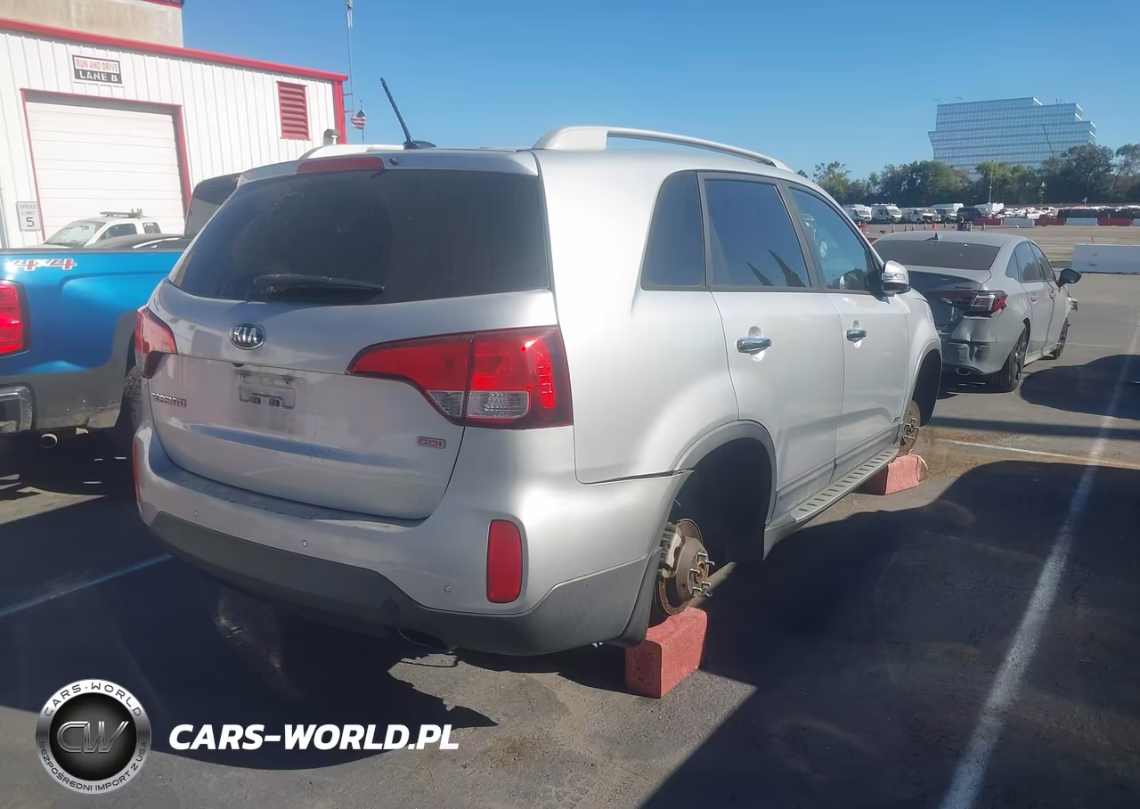 2015 Kia Sorento Lx VIN:5XYKTDA68FG630233 - 4