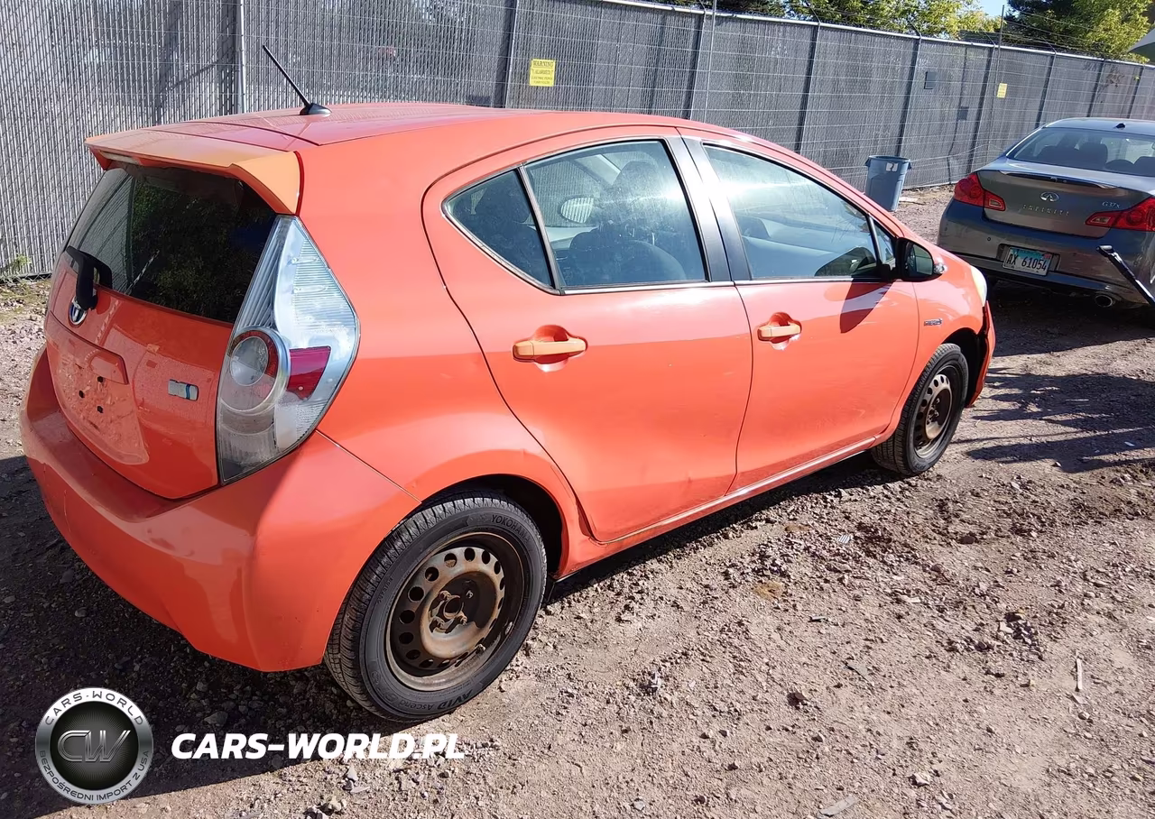 2012 Toyota Prius C Two VIN:JTDKDTB37C1003367 - 4