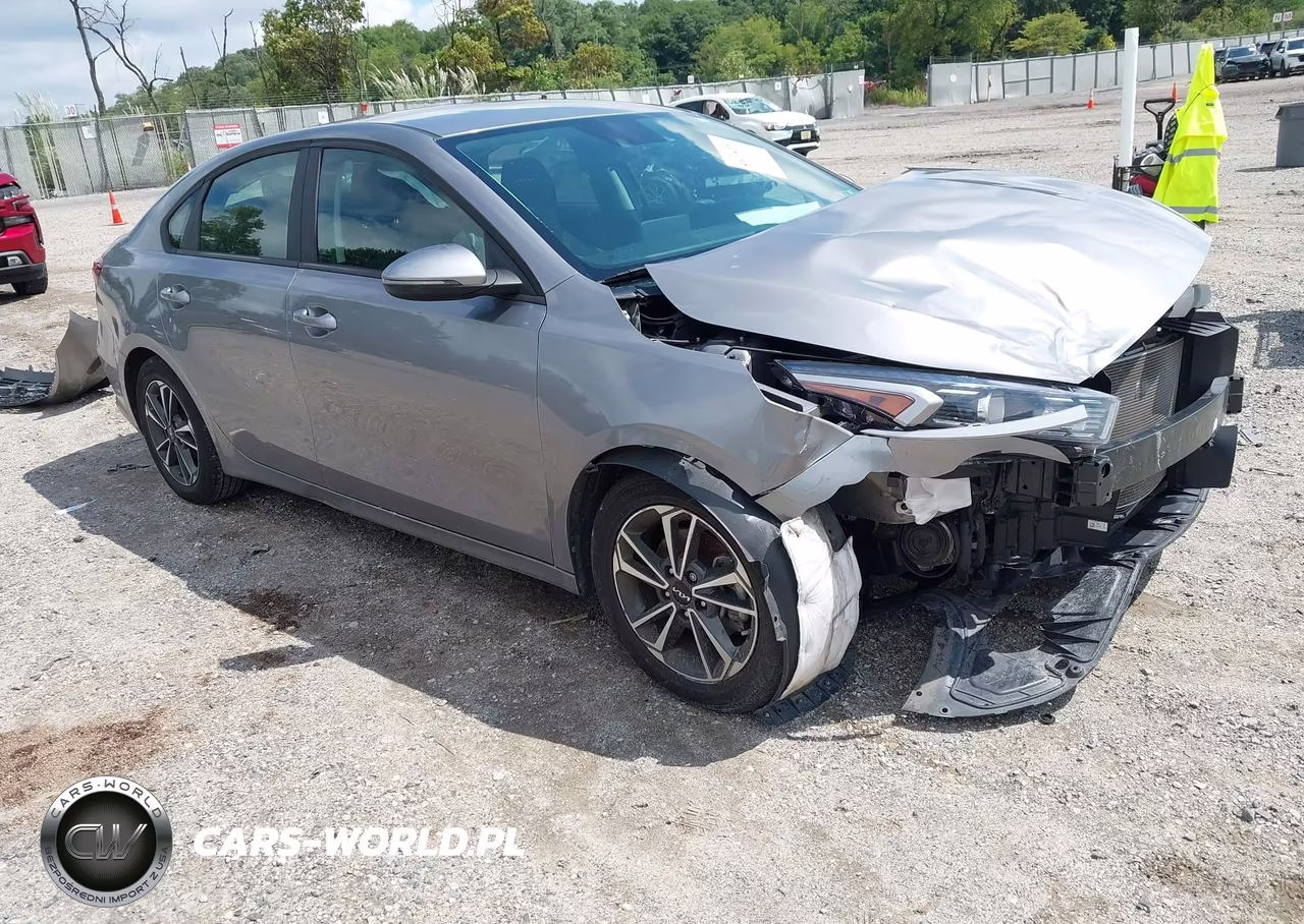 2024 Kia Forte Lxs – zdjęcie 1 z 17