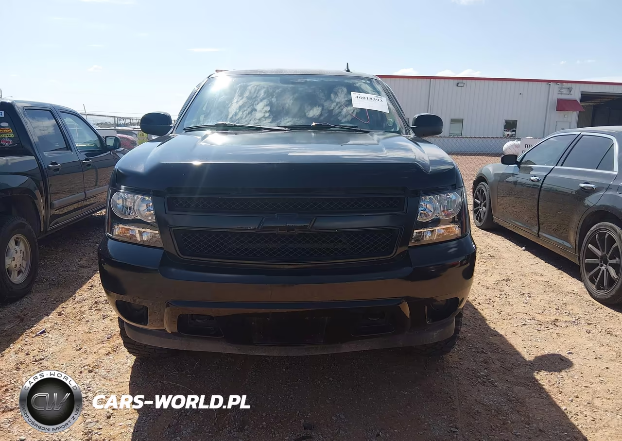 2011 Chevrolet Suburban 1500 Ls VIN:1GNSKHE3XBR149073 - 12