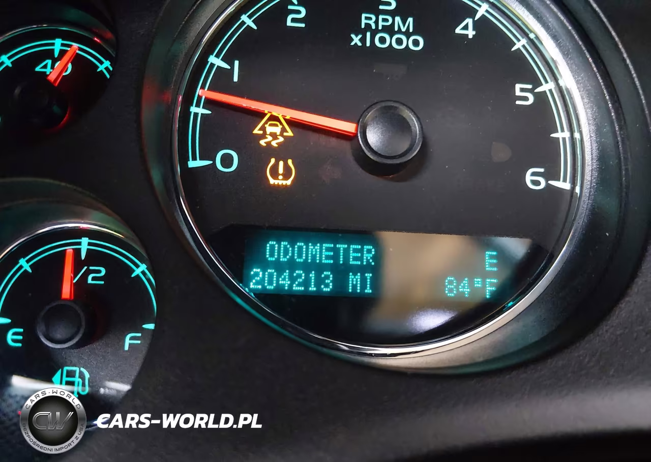 2011 Chevrolet Suburban 1500 Ls VIN:1GNSKHE3XBR149073 - 15