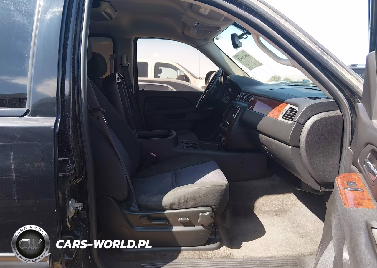 2011 Chevrolet Suburban 1500 Ls VIN:1GNSKHE3XBR149073 - 5