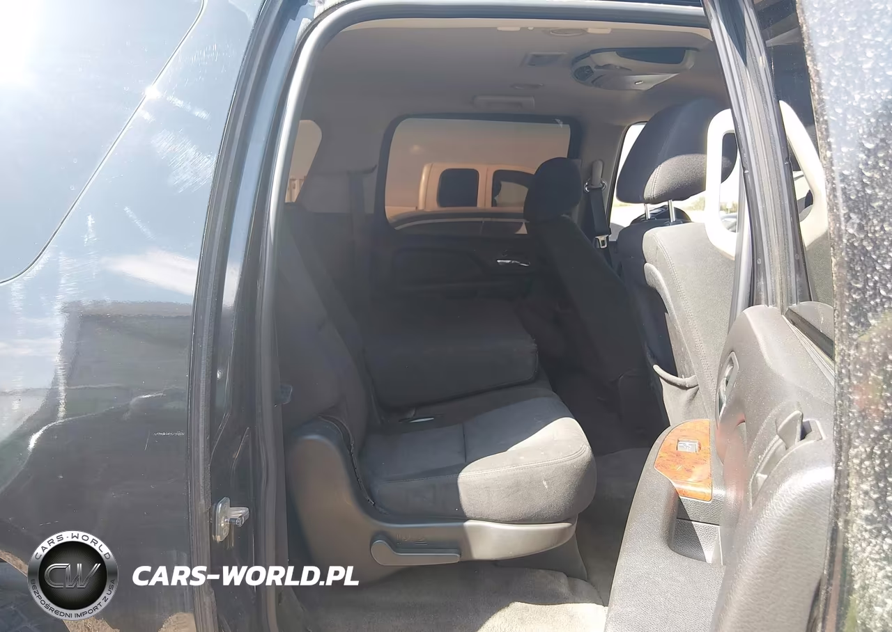 2011 Chevrolet Suburban 1500 Ls VIN:1GNSKHE3XBR149073 - 8