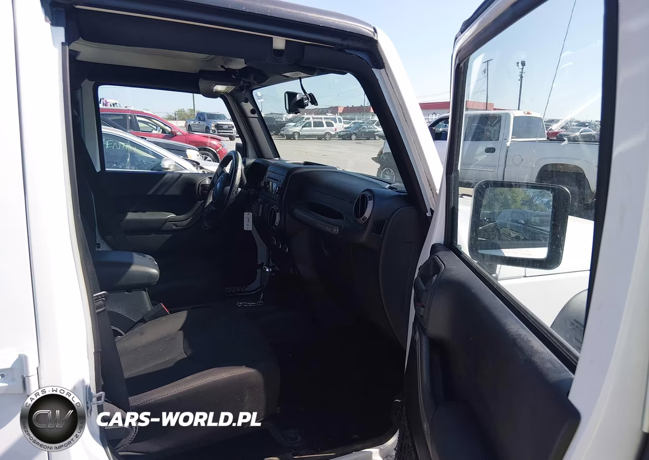 2015 Jeep Wrangler Unlimited Sport VIN:1C4BJWDG1FL609573 - 5