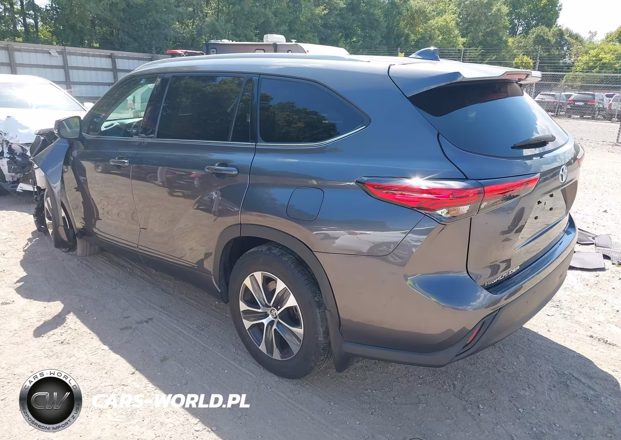 2022 Toyota Highlander Xle VIN:5TDHZRBHXNS252407 - 3
