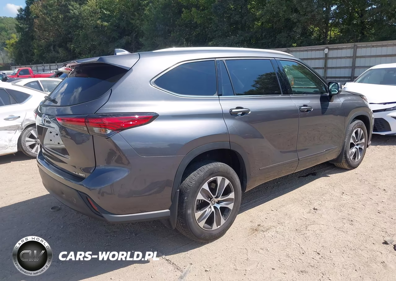 2022 Toyota Highlander Xle VIN:5TDHZRBHXNS252407 - 4