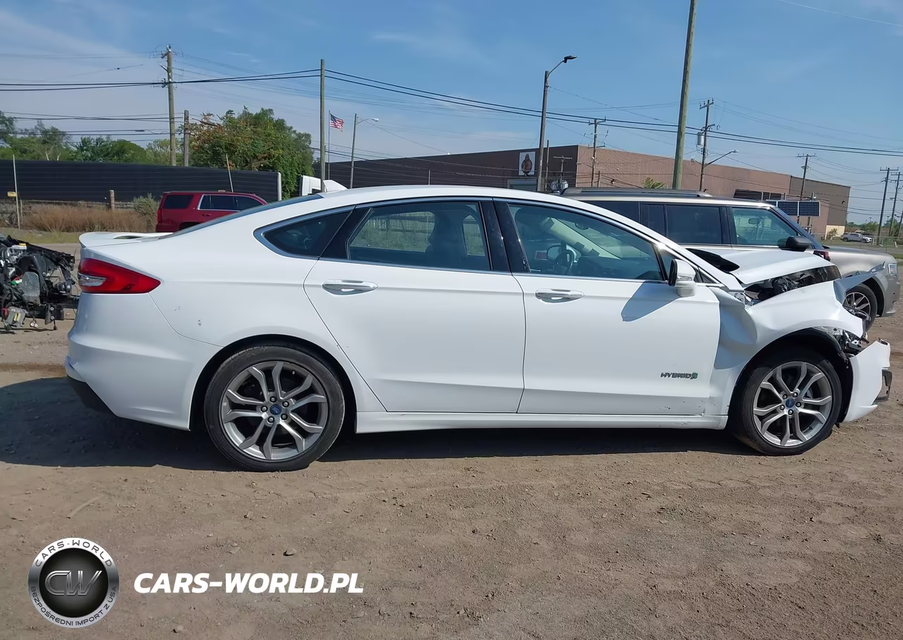 2019 Ford Fusion Hybrid Titanium VIN:3FA6P0RU5KR109560 - 13