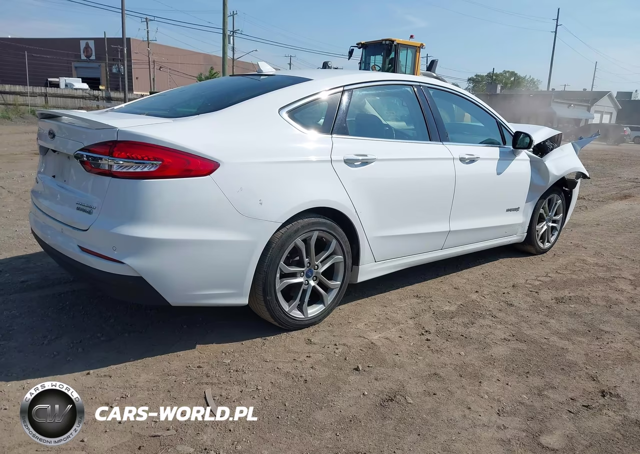 2019 Ford Fusion Hybrid Titanium VIN:3FA6P0RU5KR109560 - 4