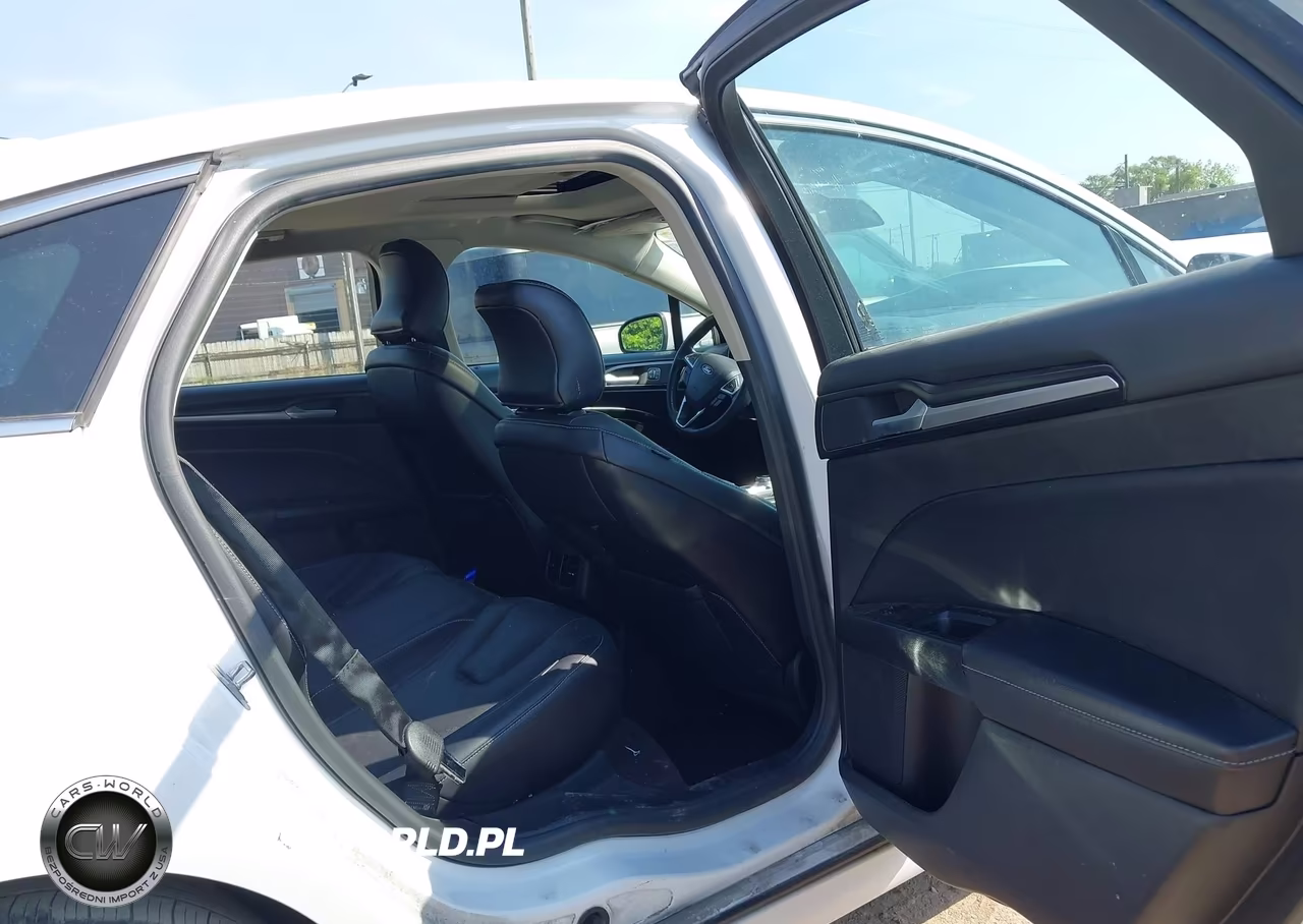 2019 Ford Fusion Hybrid Titanium VIN:3FA6P0RU5KR109560 - 8