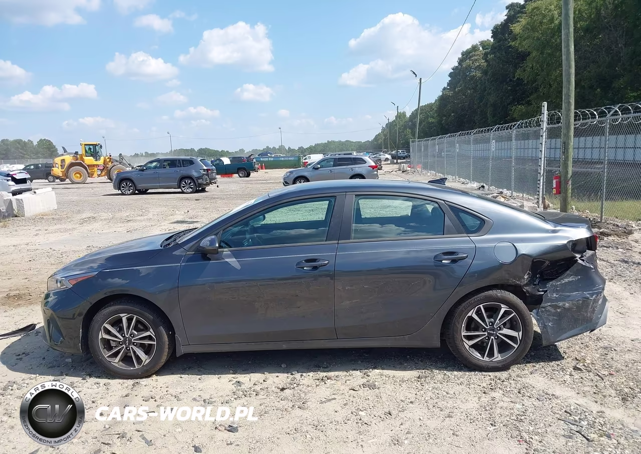 2024 Kia Forte Lxs VIN:3KPF24AD5RE831818 - 15