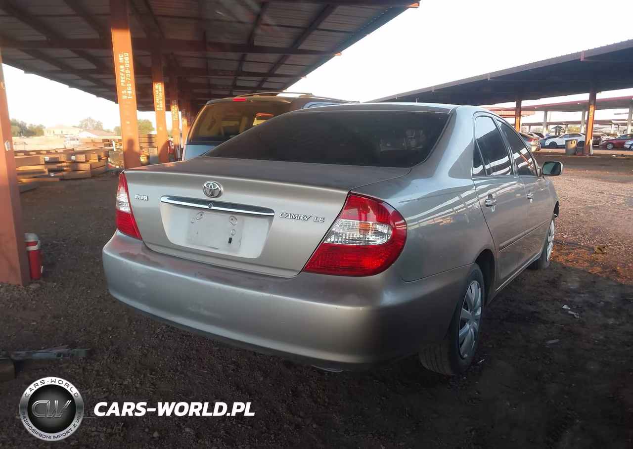 2002 Toyota Camry Le VIN:JTDBE32K520008494 - 4