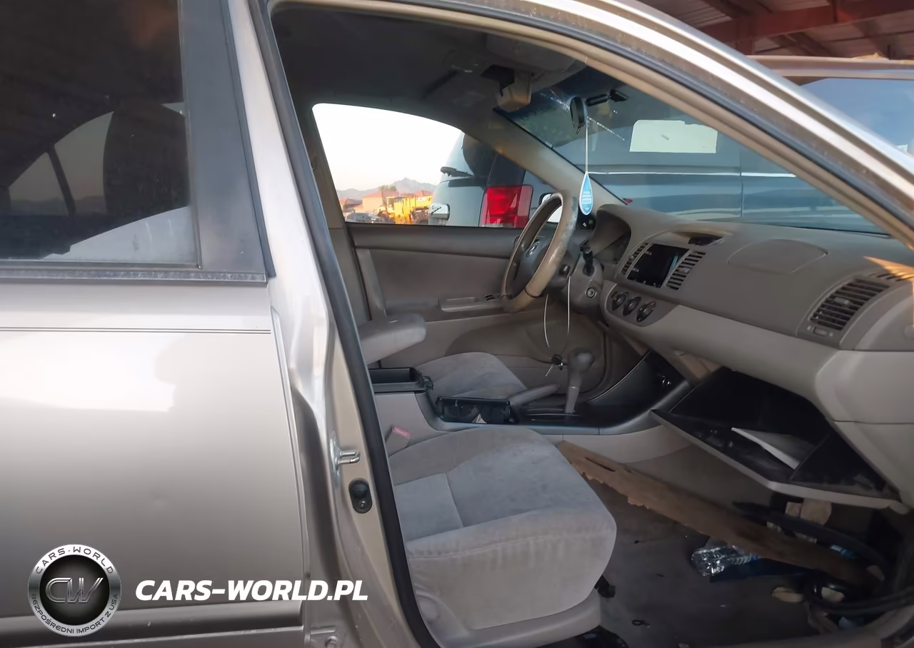 2002 Toyota Camry Le VIN:JTDBE32K520008494 - 5