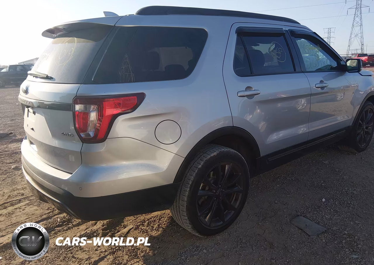 2017 Ford Explorer Xlt VIN:1FM5K8D88HGB77909 - 4