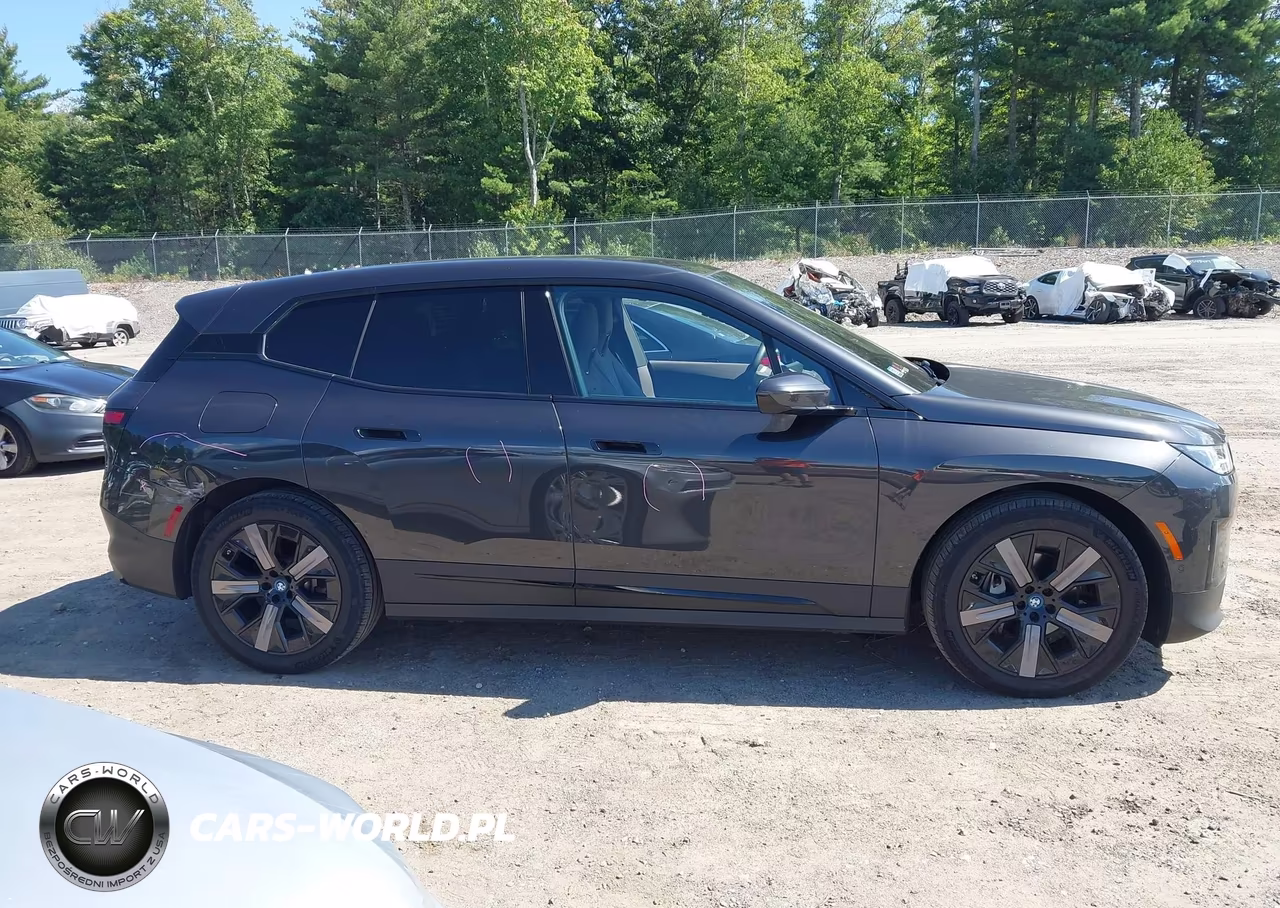 2023 BMW Ix xDrive50 VIN:WB523CF01PCL99109 - 13
