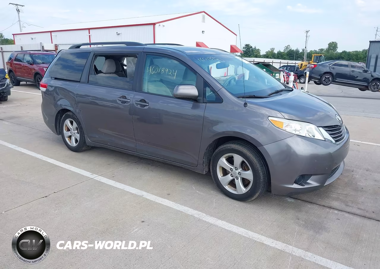 2011 Toyota Sienna Le V6 – zdjęcie 1 z 16