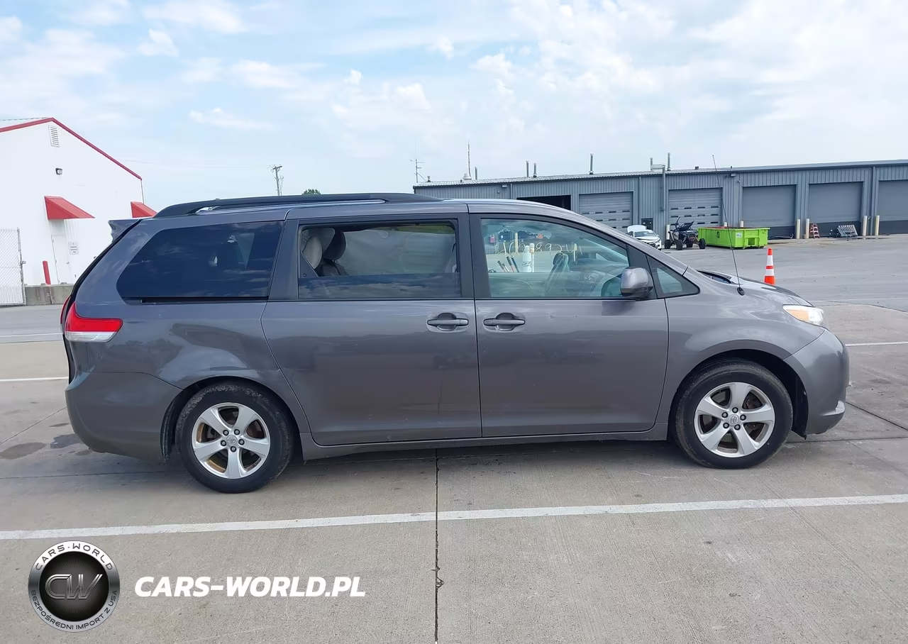 2011 Toyota Sienna Le V6 VIN:5TDKK3DC4BS165168 - 13