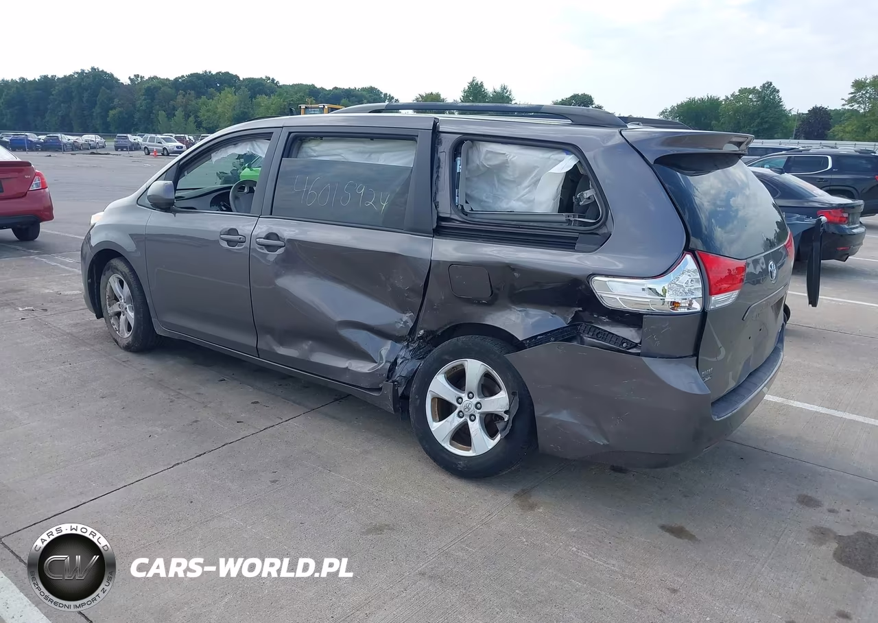 2011 Toyota Sienna Le V6 VIN:5TDKK3DC4BS165168 - 3