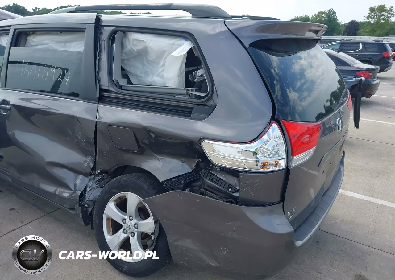 2011 Toyota Sienna Le V6 VIN:5TDKK3DC4BS165168 - 6