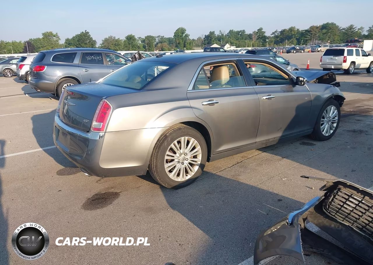 2012 Chrysler 300 Limited VIN:2C3CCAHG7CH161736 - 4