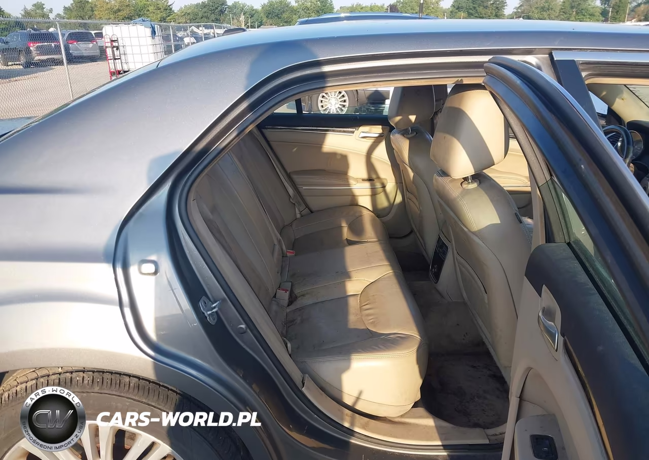2012 Chrysler 300 Limited VIN:2C3CCAHG7CH161736 - 8