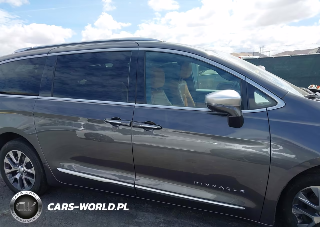 2022 Chrysler Pacifica Hybrid Pinnacle VIN:2C4RC1N71NR220397 - 13