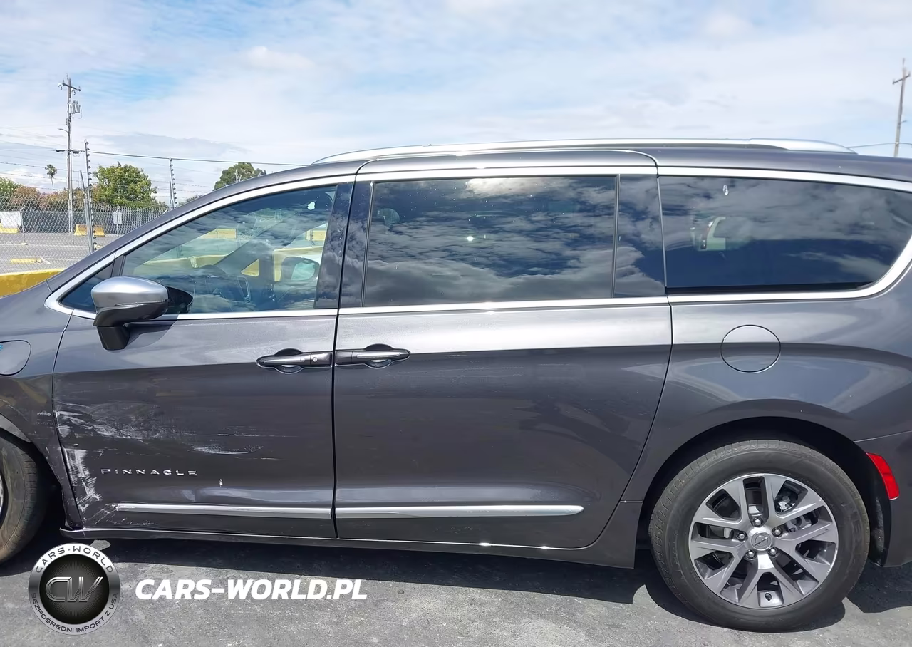 2022 Chrysler Pacifica Hybrid Pinnacle VIN:2C4RC1N71NR220397 - 14