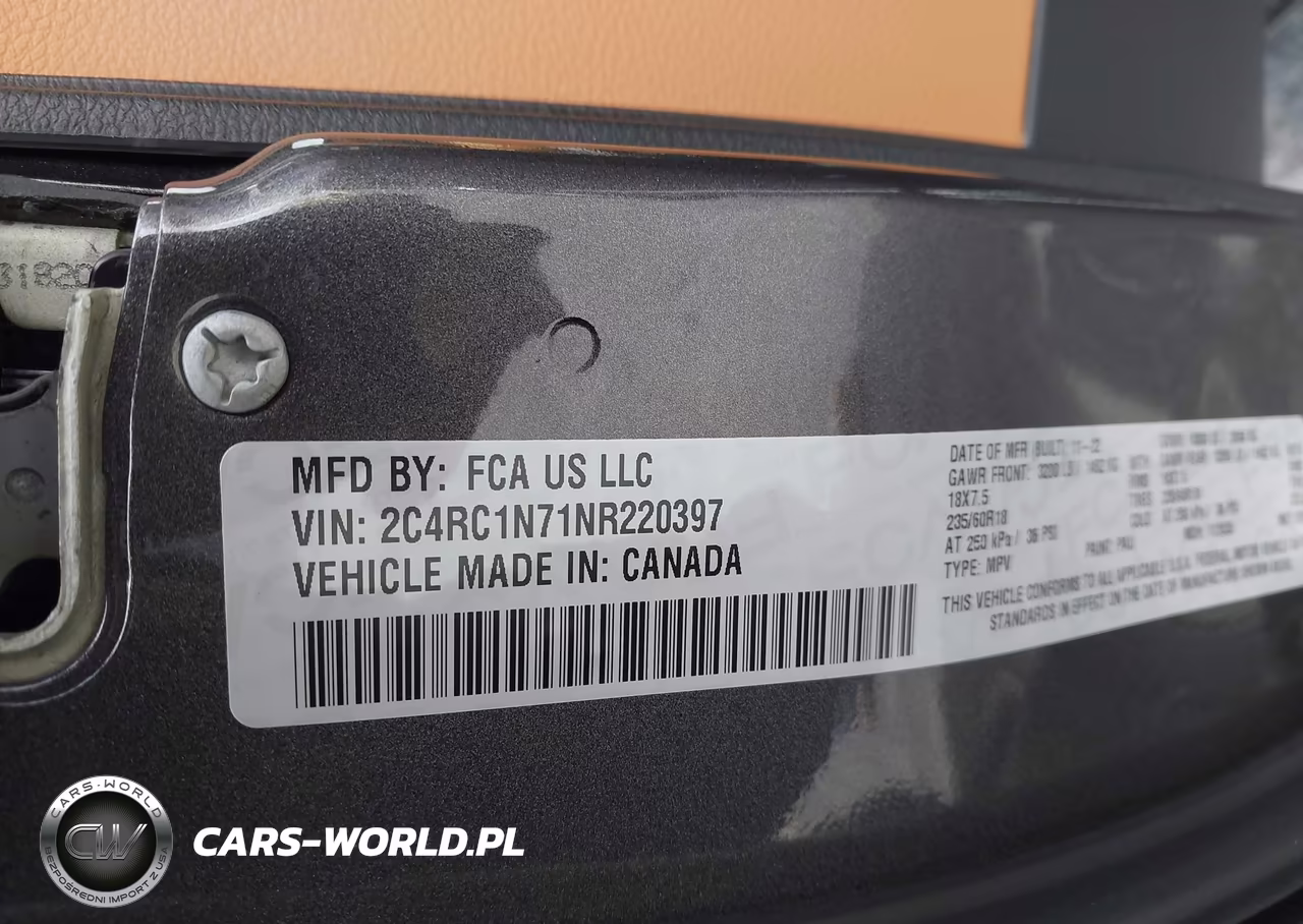 2022 Chrysler Pacifica Hybrid Pinnacle VIN:2C4RC1N71NR220397 - 9