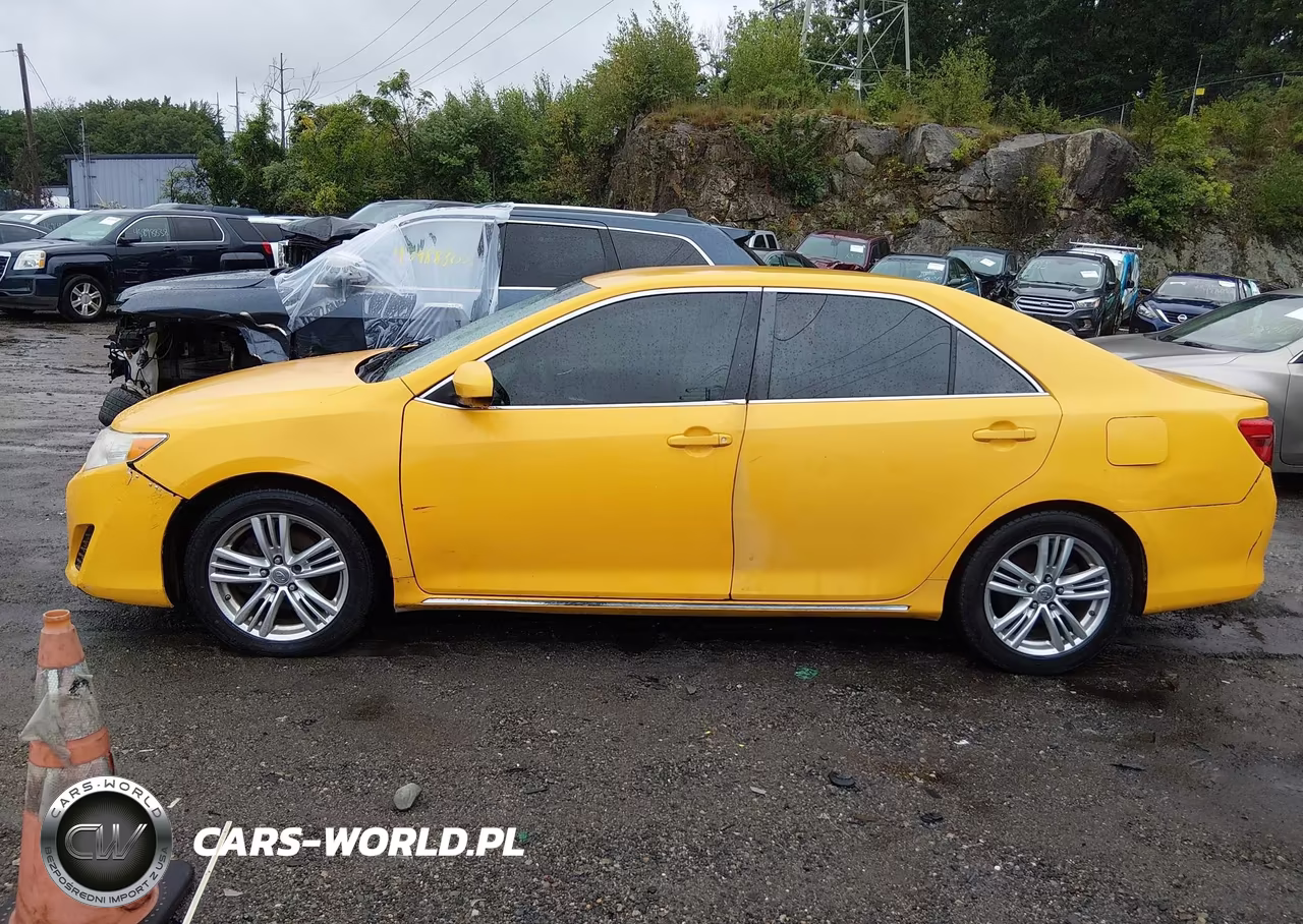2013 Toyota Camry Hybrid Le VIN:4T1BD1FK2DU079676 - 14