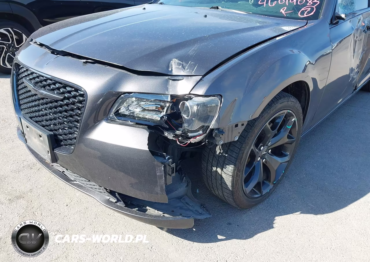2021 Chrysler 300 Touring VIN:2C3CCAAGXMH657576 - 17