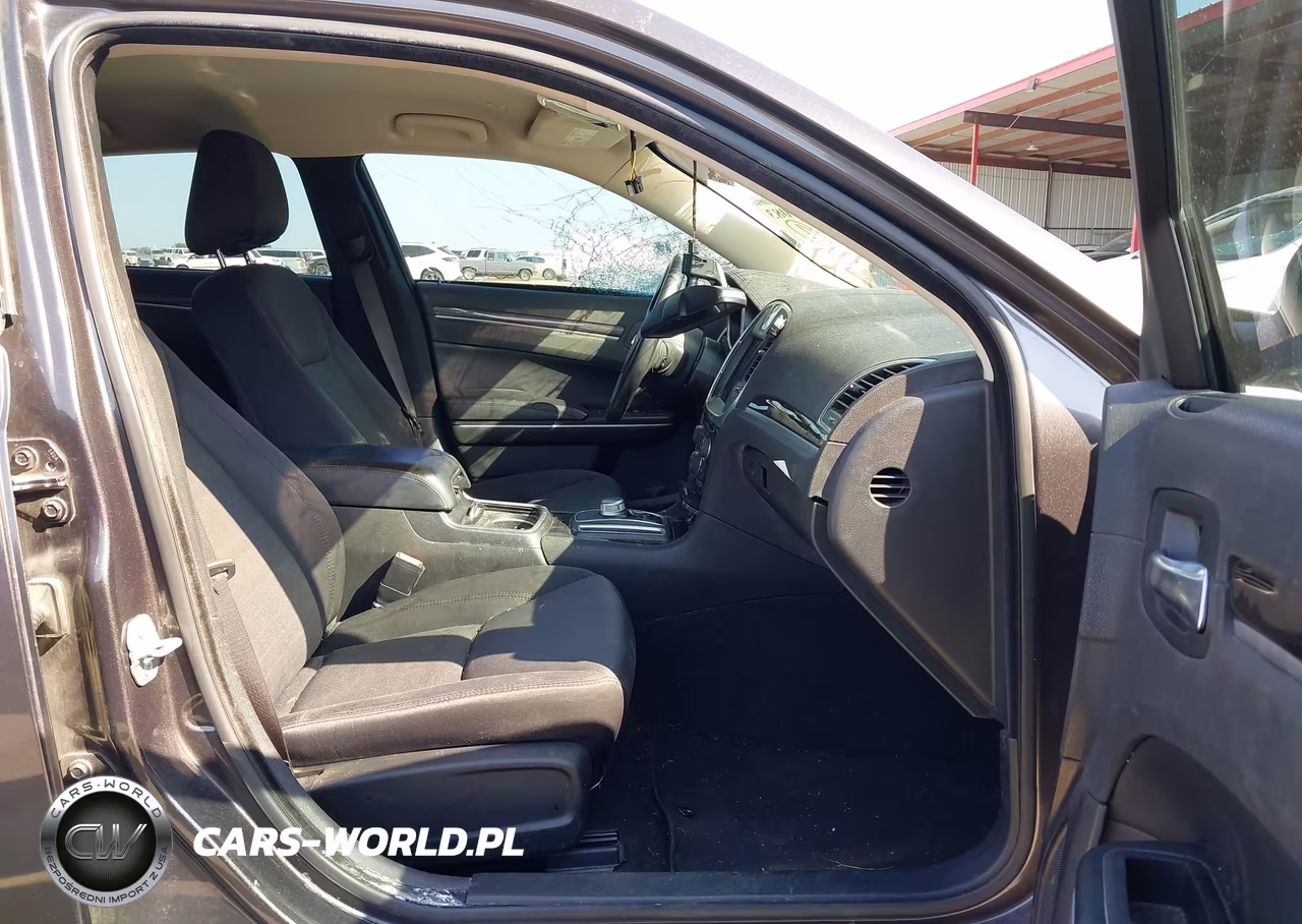 2021 Chrysler 300 Touring VIN:2C3CCAAGXMH657576 - 5