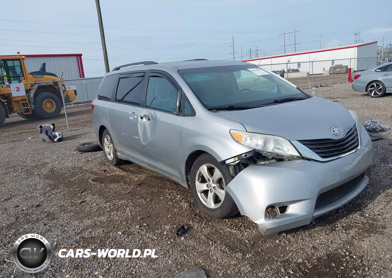 2016 Toyota Sienna Le 8 Passenger