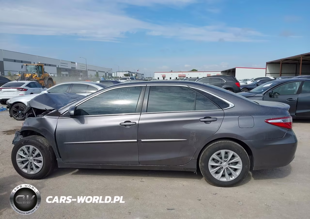 2016 Toyota Camry Le VIN:4T4BF1FK7GR556302 - 14
