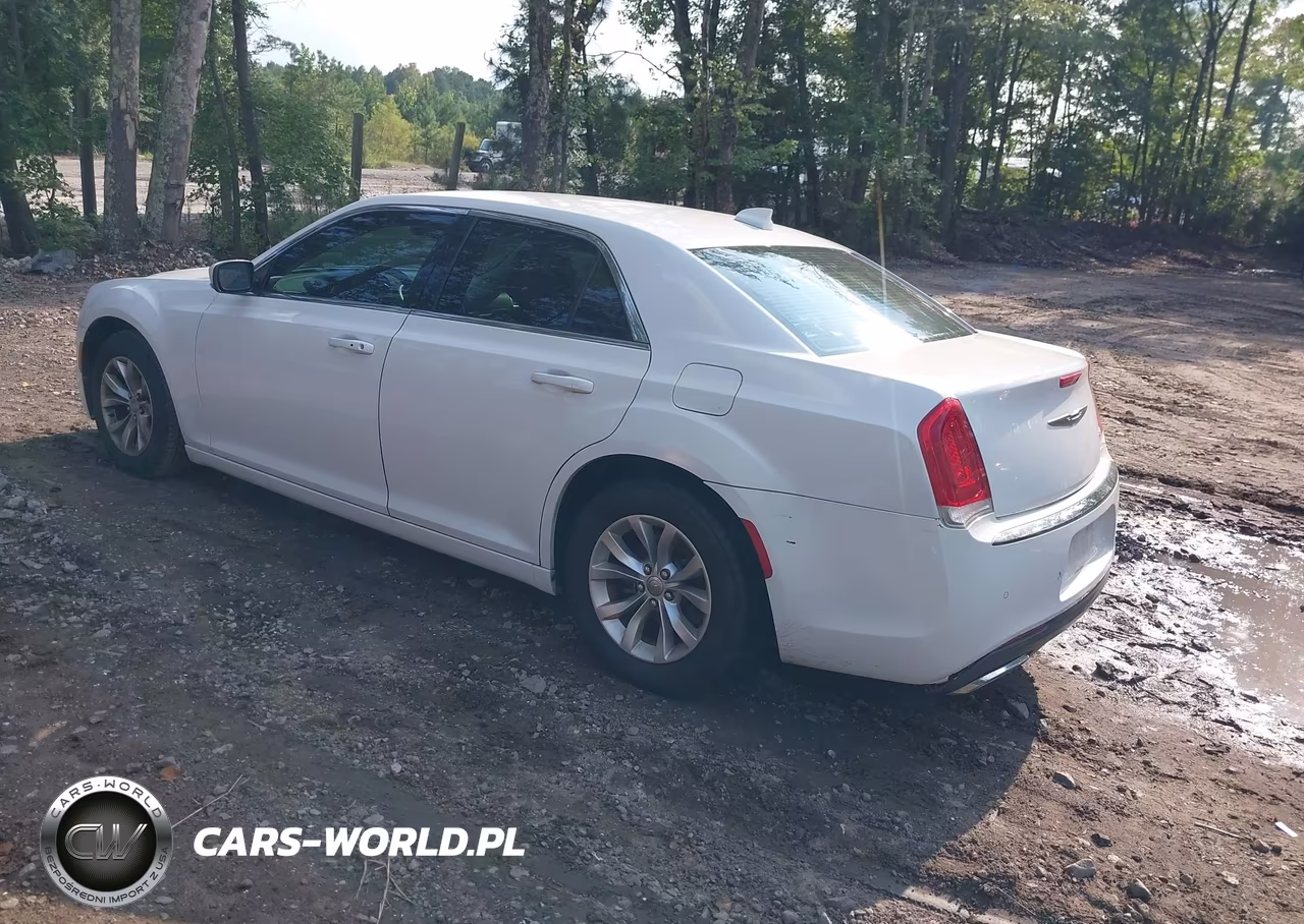 2015 Chrysler 300 Limited VIN:2C3CCAAG7FH760621 - 3