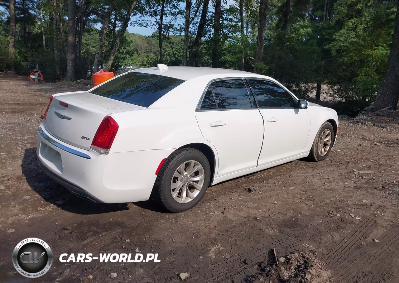 2015 Chrysler 300 Limited VIN:2C3CCAAG7FH760621 - 4
