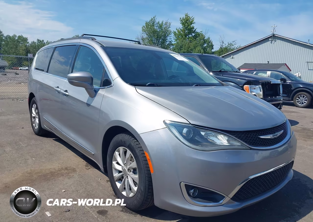 2017 Chrysler Pacifica Touring-L