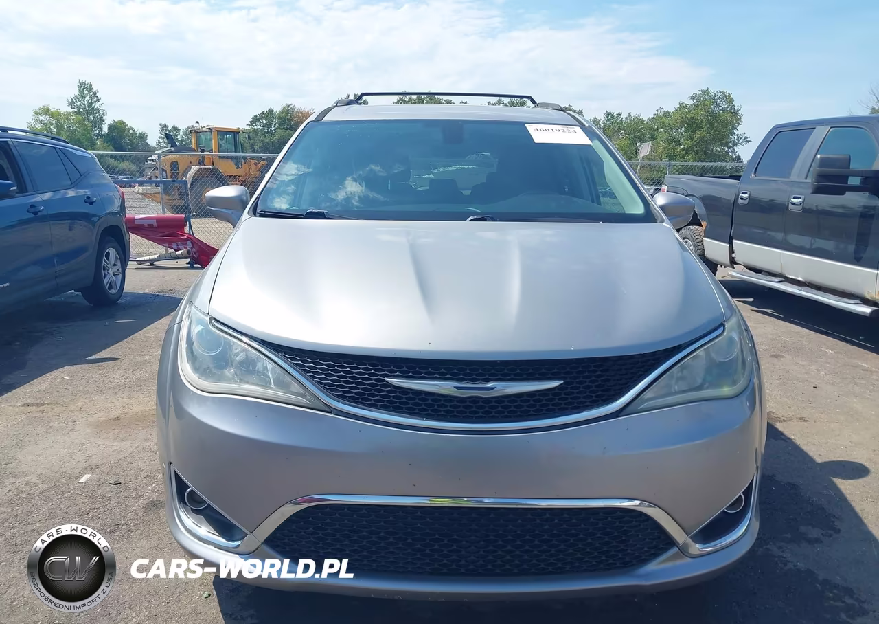2017 Chrysler Pacifica Touring-L VIN:2C4RC1BG9HR691870 - 12