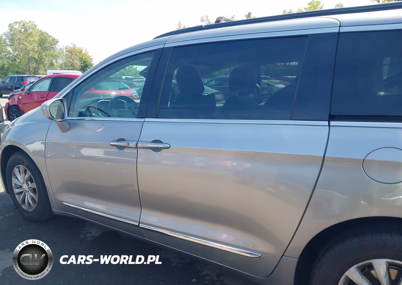 2017 Chrysler Pacifica Touring-L VIN:2C4RC1BG9HR691870 - 14