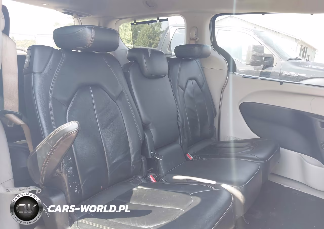 2017 Chrysler Pacifica Touring-L VIN:2C4RC1BG9HR691870 - 8