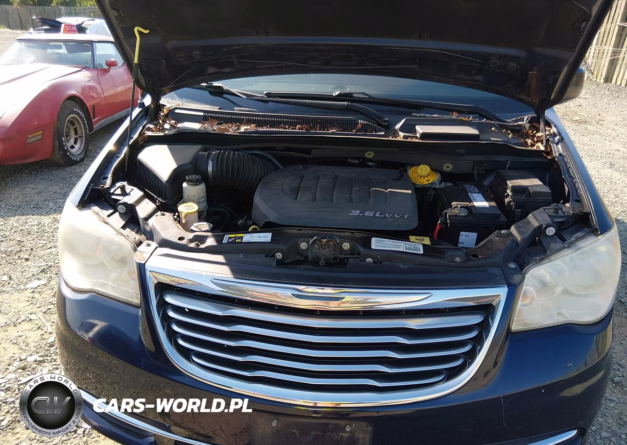 2014 Chrysler Town & Country Touring VIN:2C4RC1BGXER377284 - 10