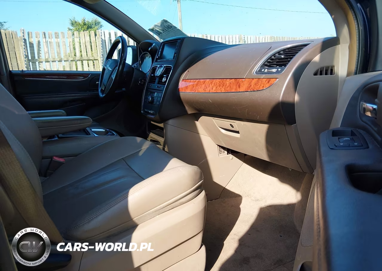 2014 Chrysler Town & Country Touring VIN:2C4RC1BGXER377284 - 5