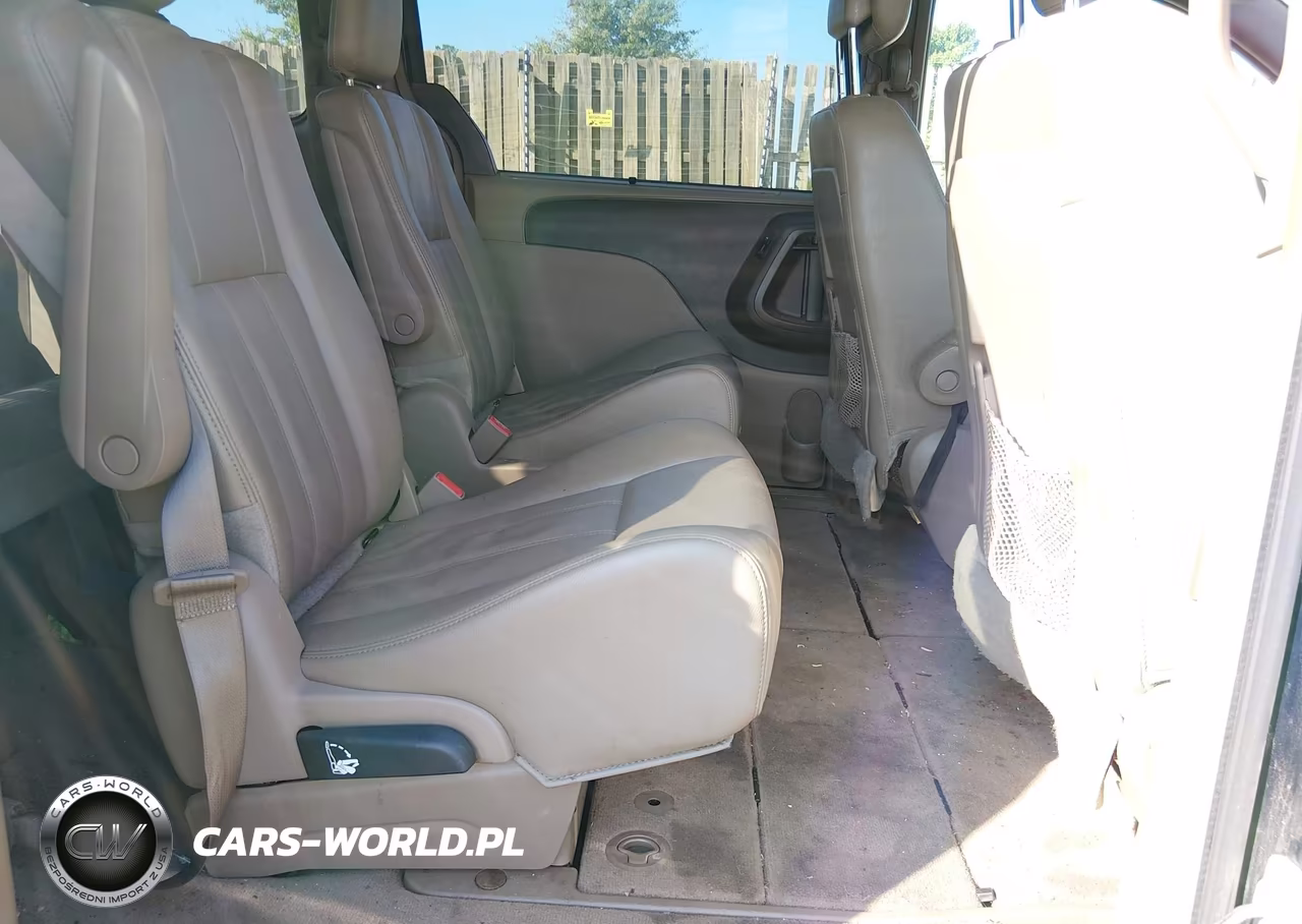 2014 Chrysler Town & Country Touring VIN:2C4RC1BGXER377284 - 8