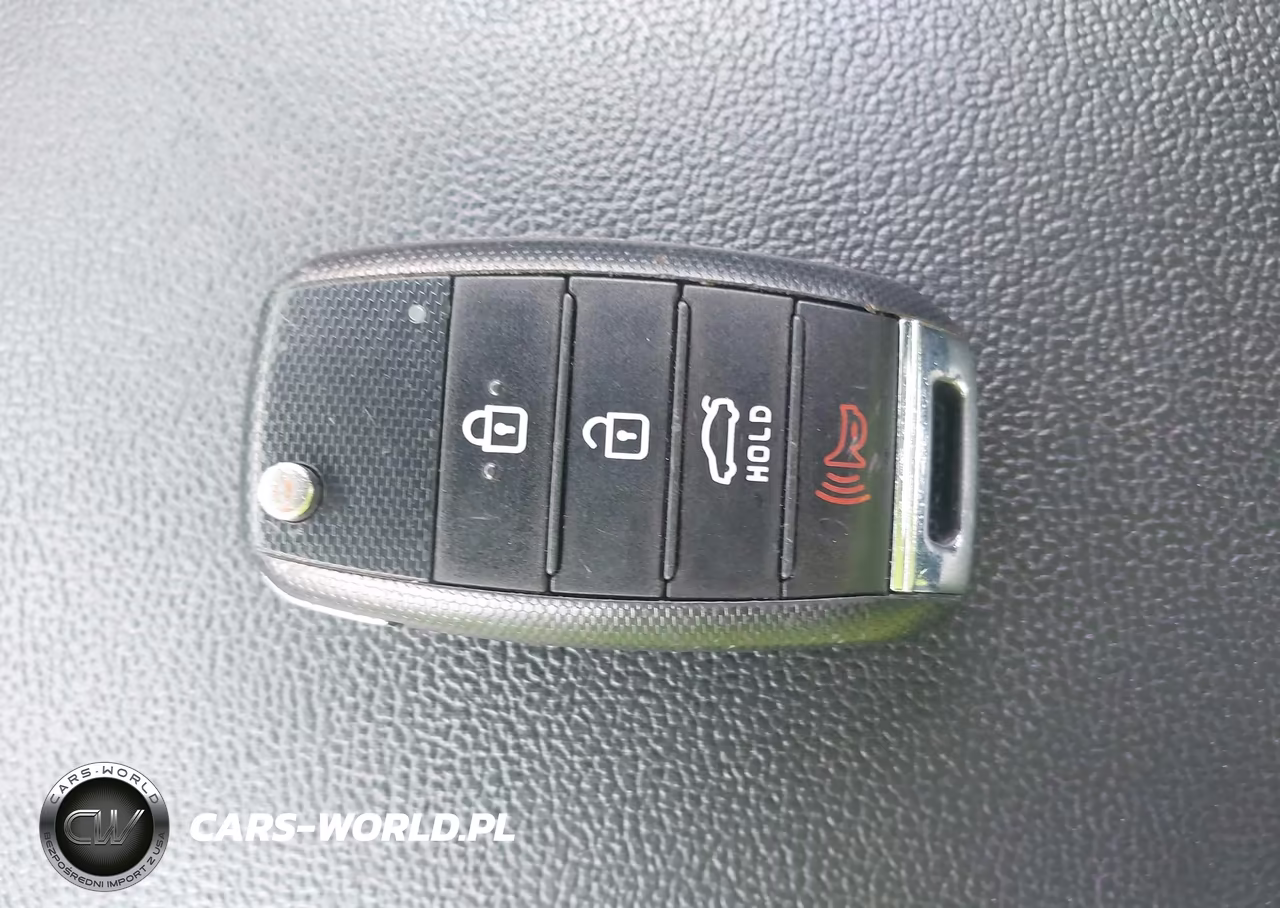 2018 Kia Optima S VIN:5XXGT4L36JG241709 - 11