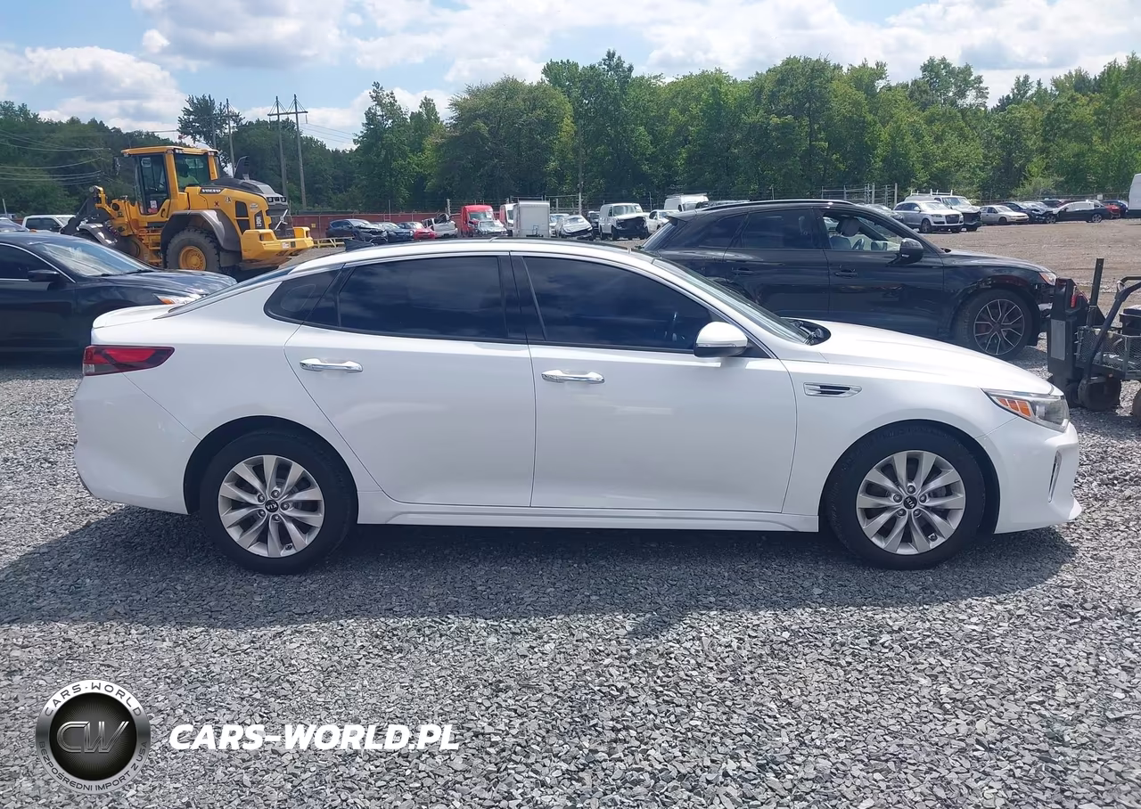 2018 Kia Optima S VIN:5XXGT4L36JG241709 - 13