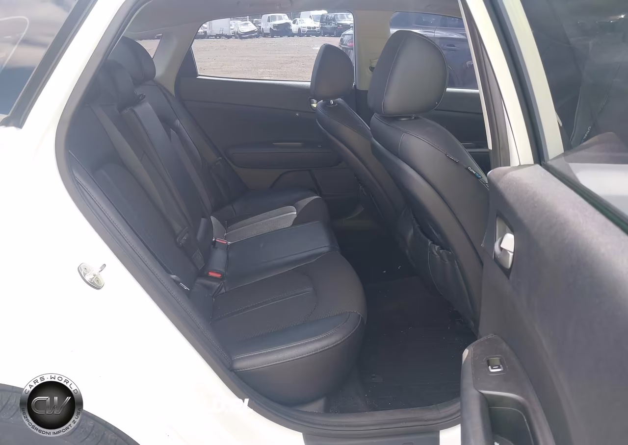 2018 Kia Optima S VIN:5XXGT4L36JG241709 - 8