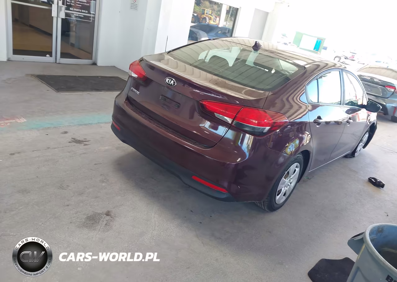 2018 Kia Forte Lx VIN:3KPFK4A78JE182692 - 4