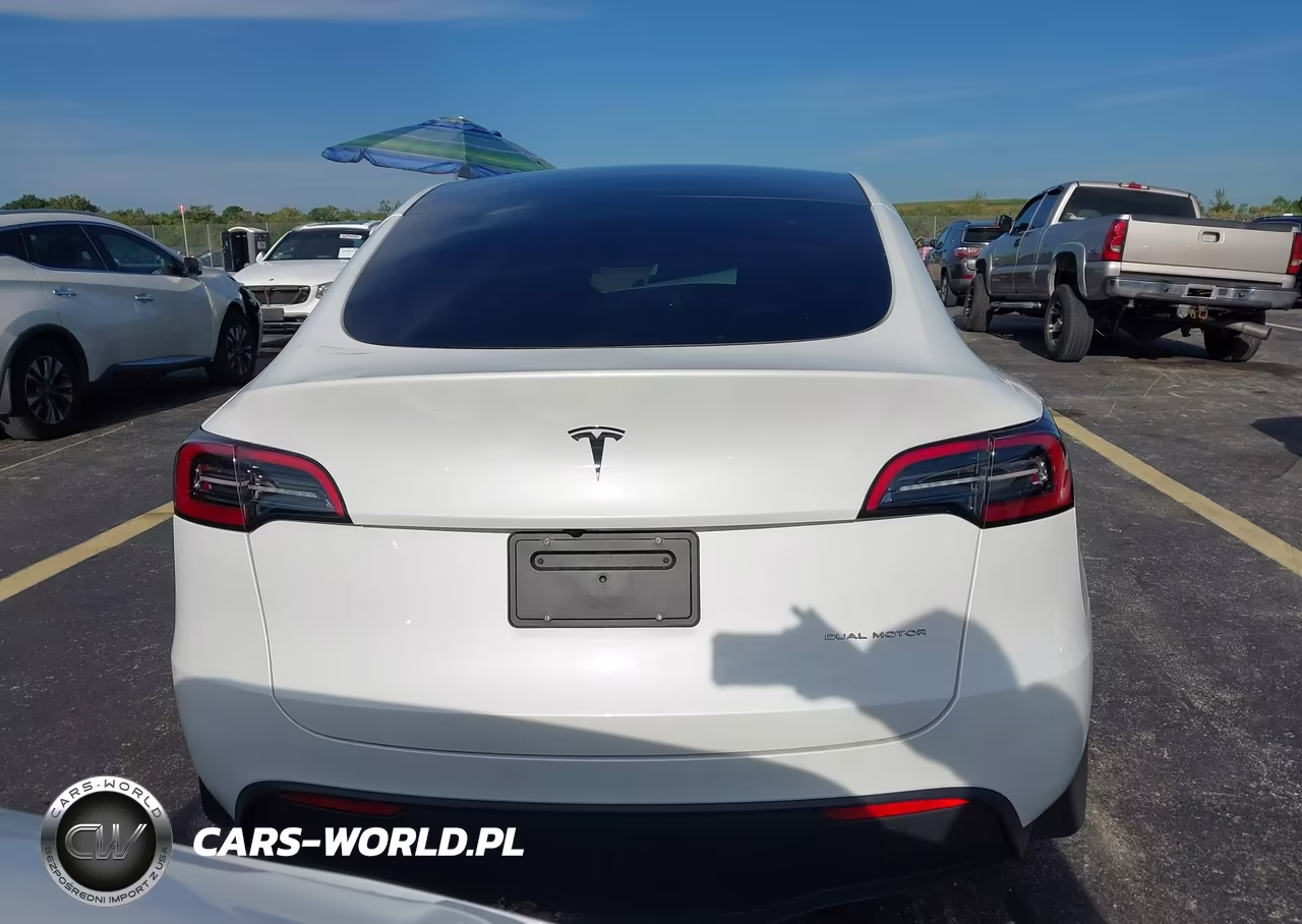 2024 Tesla Model Y Long Range Dual Motor All-Wheel Drive VIN:7SAYGAEE3RF103813 - 15
