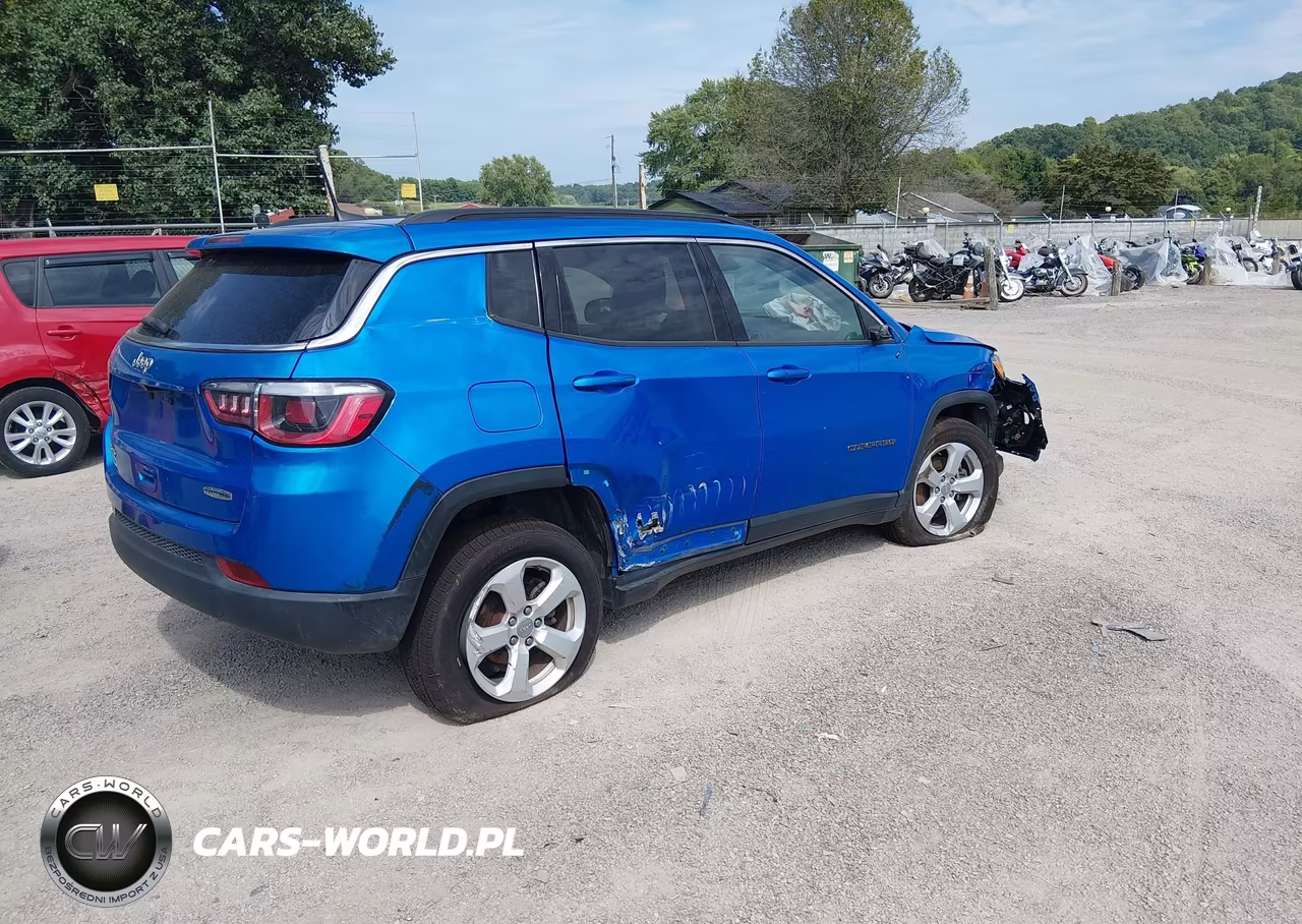 2019 Jeep Compass Latitude 4X4 VIN:3C4NJDBB2KT656120 - 4