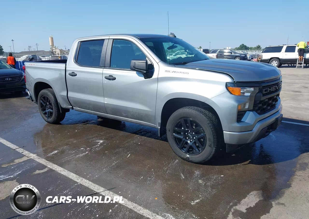 2023 Chevrolet Silverado 1500 4Wd Short Bed Custom – zdjęcie 1 z 17