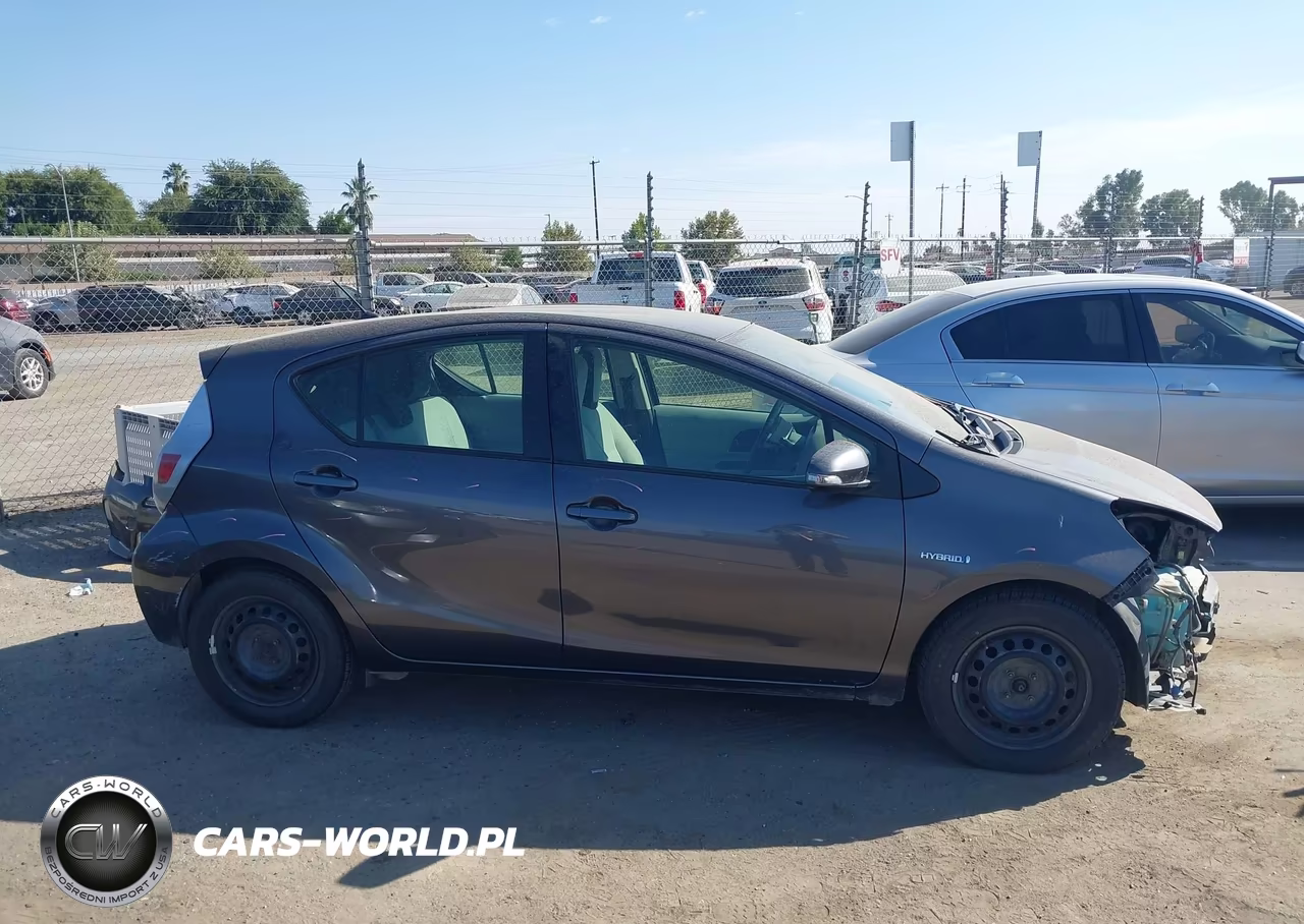 2014 Toyota Prius C One VIN:JTDKDTB30E1071562 - 14