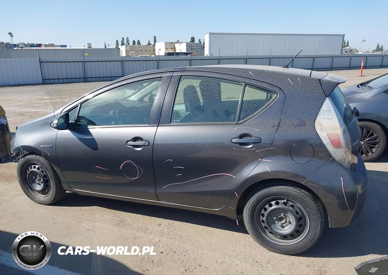2014 Toyota Prius C One VIN:JTDKDTB30E1071562 - 15